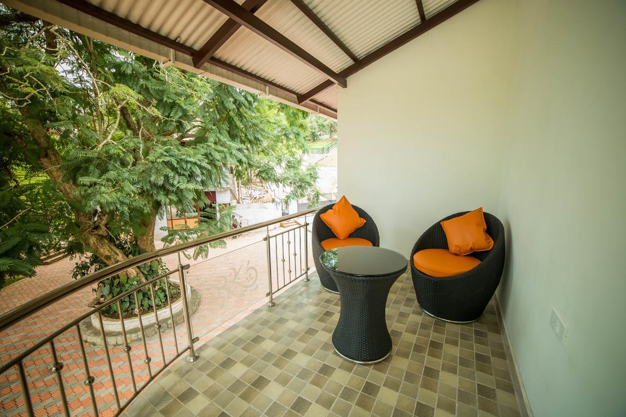 Lakshmi Holiday Resort Котажирі Екстер'єр фото