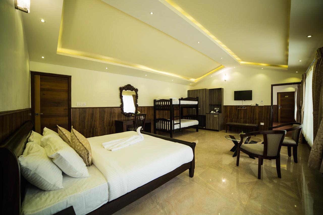 Lakshmi Holiday Resort Котажирі Екстер'єр фото