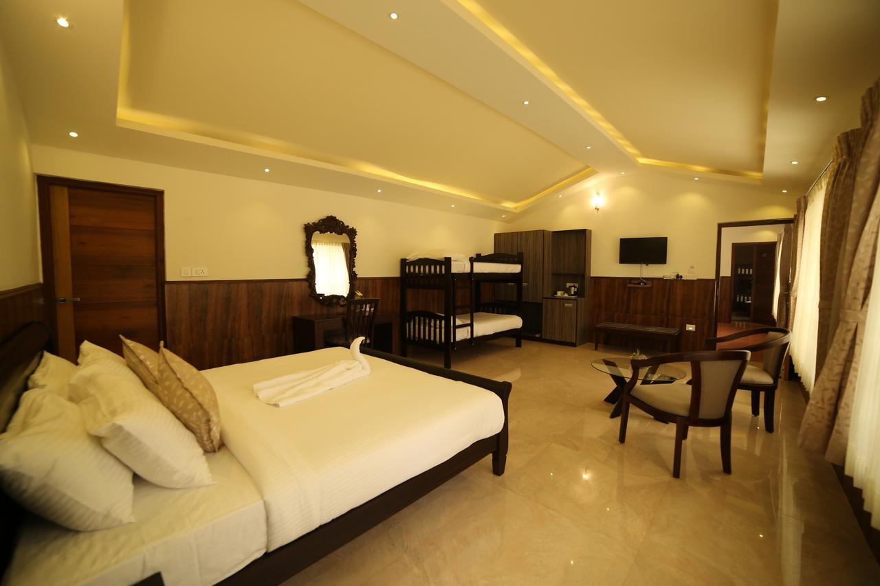 Lakshmi Holiday Resort Котажирі Екстер'єр фото