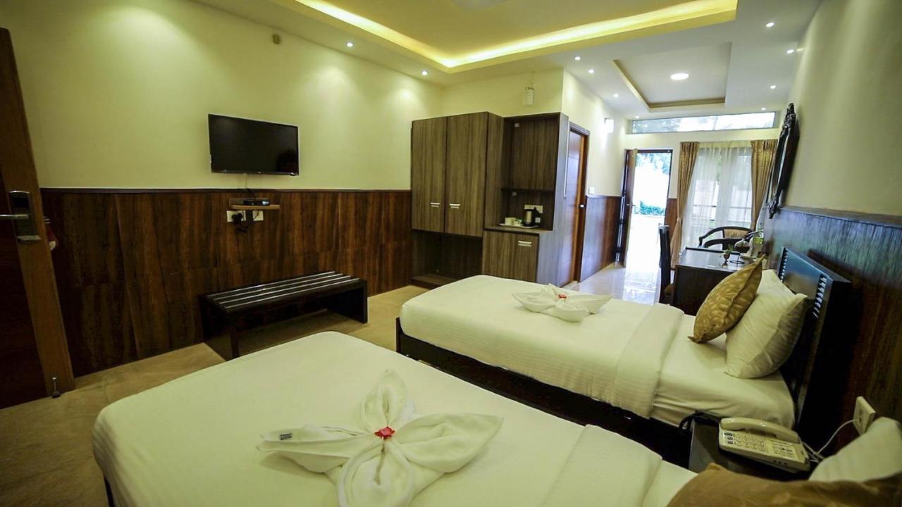 Lakshmi Holiday Resort Котажирі Екстер'єр фото