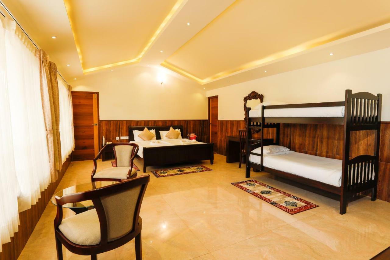 Lakshmi Holiday Resort Котажирі Екстер'єр фото