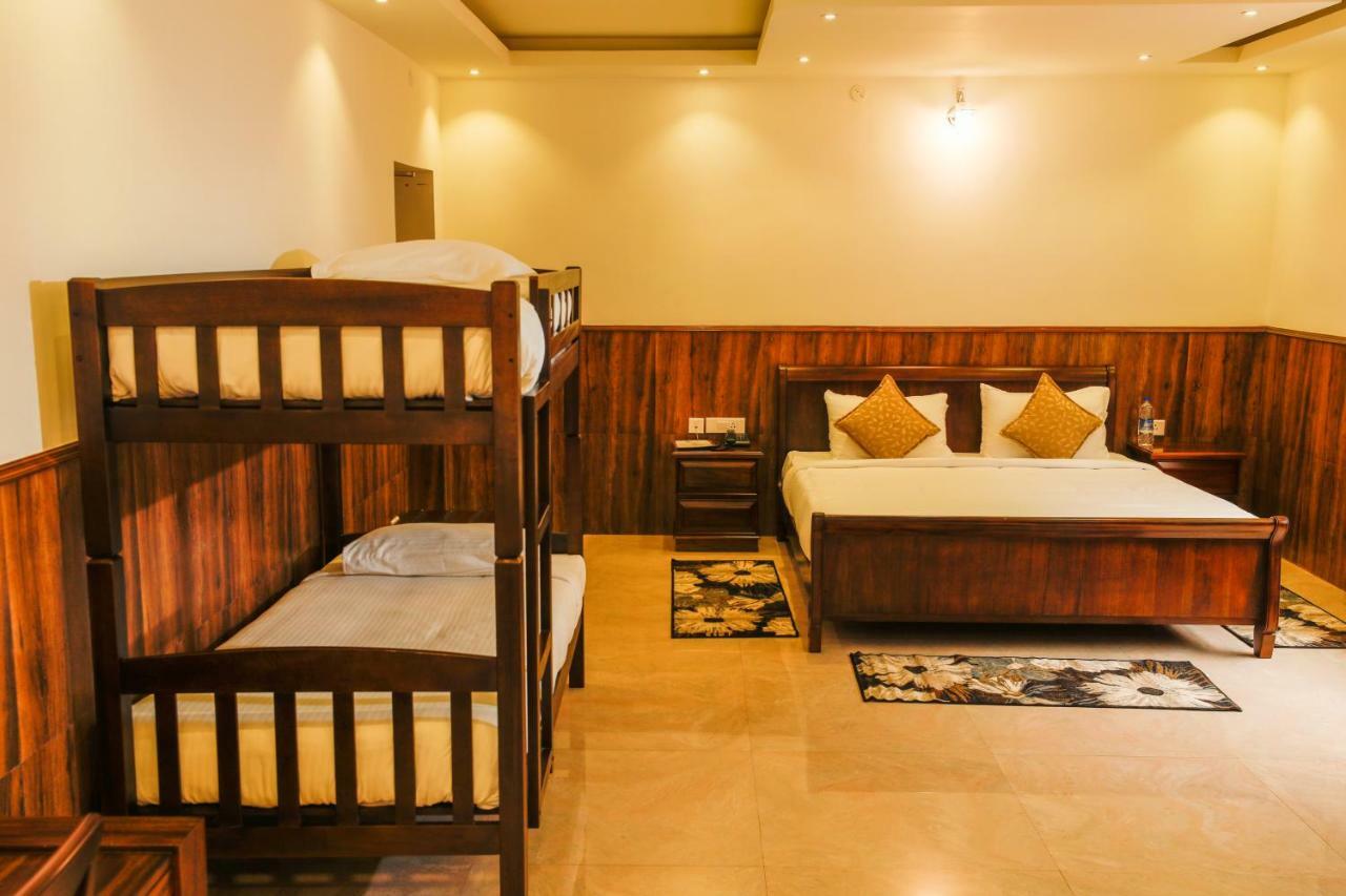 Lakshmi Holiday Resort Котажирі Екстер'єр фото