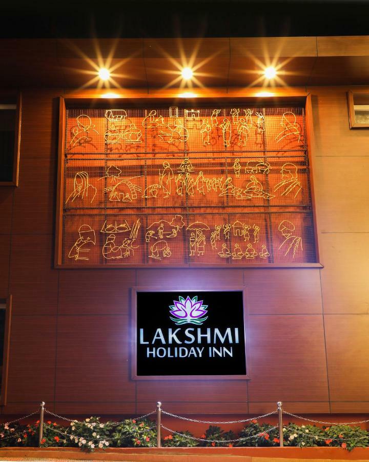 Lakshmi Holiday Resort Котажирі Екстер'єр фото